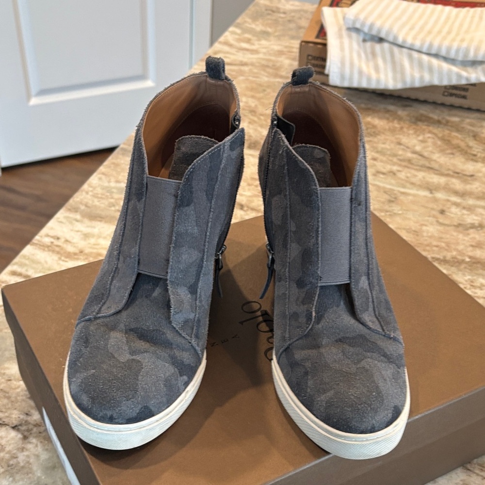 Stylish Gray Women's Shoes